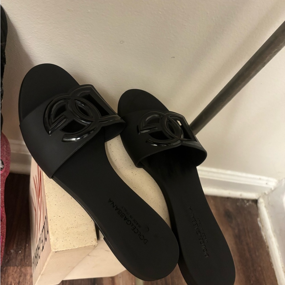 Dolce & Gabbana Black Slide Sandals with Glossy Logo Accent